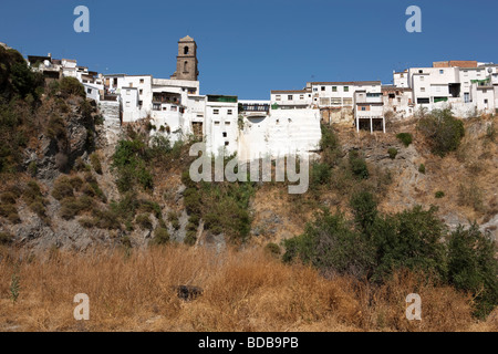 Vista sul villaggio bianco Alora. Malaga. Valle del Sol. Andalusia. Spagna. Europa Foto Stock