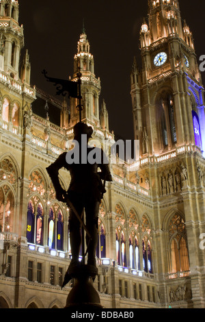 Silhouette di un cavaliere in vienna city-hall Foto Stock