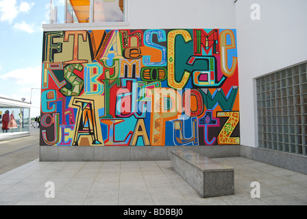 Murale di Mariscal Design Museum di Londra Foto Stock