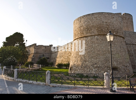 Il castello di Manfredonia Museo Archeologico Nazionale fondato nel 1263 da Manfredi di Svevia Foto Stock