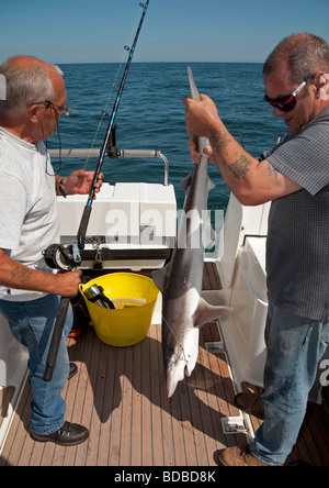 La Pesca con Lenza in mare. Tope la pesca Foto Stock