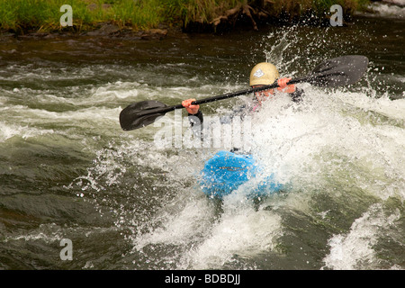 Whitewater kayak sul fiume Nantahala Carolina del Nord Foto Stock