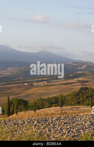 Alba vista della Val d'Orcia nei pressi di San Quirico d'Orcia in Toscana, Italia Alba vista della Val d'Orcia nei pressi di San Quirico d'Orcia in Toscana Foto Stock