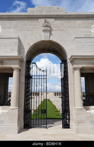 L ingresso del cimitero alla Pozieres sulle somme Foto Stock