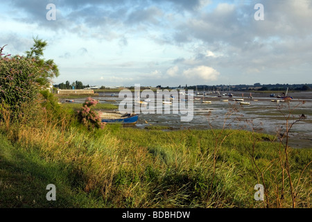 La luce del mattino oltre l'estuario del fiume Stour Foto Stock