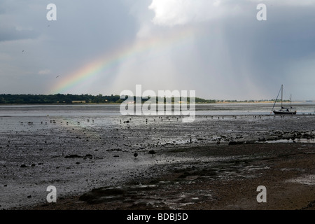 "Dopo la pioggia', Fiume Stour, Mistley, Essex, Regno Unito Foto Stock