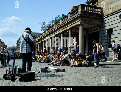 L'artista di strada in esecuzione al Covent Garden Foto Stock