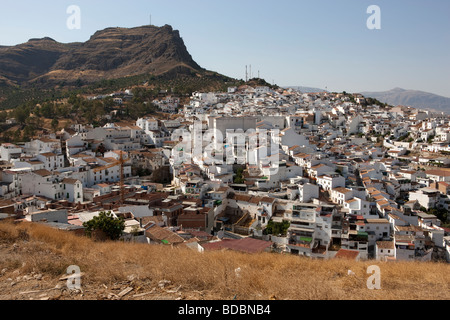 Vista sul villaggio bianco Alora. Malaga. Costa del Sol. Andalusia. Spagna. Europa Foto Stock