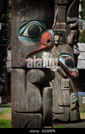 Thunderbird Park è uno del centro cittadino di Victoria piu extraordinaryfeatures, il parco presenta un impressionante display di totem. Foto Stock