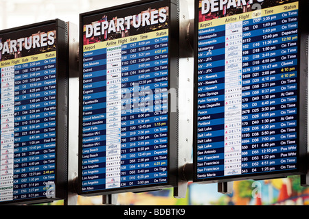 Schermate di partenze a Las Vegas all'aeroporto internazionale di McCarran USA. Foto Stock