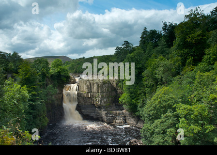 Forza elevata in cascata sul Fiume Tees, Superiore Teesdale, parco nazionale di Northumberland, England Regno Unito Foto Stock