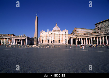 Italia, Roma, Piazza San Pietro, basilica di San Pietro Foto Stock