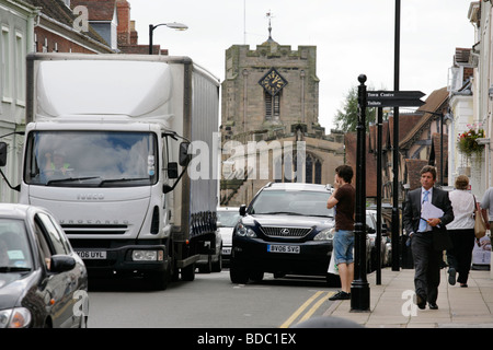 La congestione del traffico in High Street, Warwick, Regno Unito Foto Stock