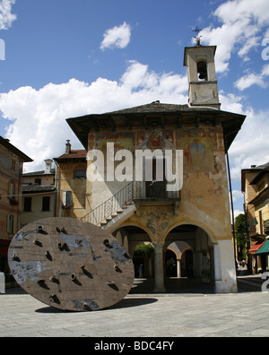 Piazza Ing Matta Motto a Orta San Giulio, Italia. Foto Stock