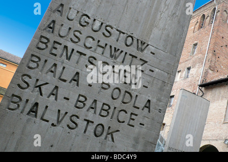 Il Museo Monumento al Deportato, cortile delle stele, Carpi (Modena) Foto Stock