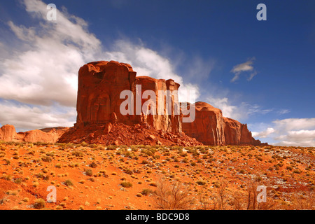 Unico grande rock formazione in Monument Valley NEGLI STATI UNITI Foto Stock