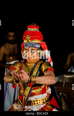 Nangyar Koothu - solo le prestazioni di danza classica con il dramma del Kerala Foto Stock