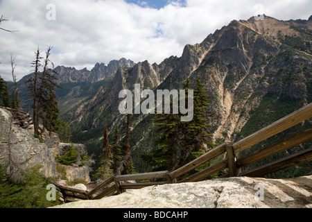 Kangaroo Ridge dal Washington Pass si affacciano lungo la North Cascades autostrada nello Stato di Washington Foto Stock