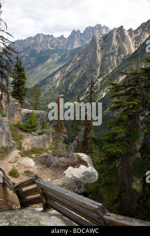 Kangaroo Ridge dal Washington Pass si affacciano lungo la North Cascades autostrada nello Stato di Washington Foto Stock