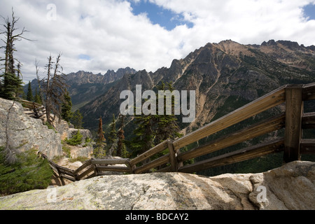 Kangaroo Ridge dal Washington Pass si affacciano lungo la North Cascades autostrada nello Stato di Washington Foto Stock