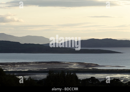 Sole serale sulle isole di Little Cumbrae, Bute e Arran nel Firth di Clyde sulla costa occidentale della Scozia, Regno Unito Foto Stock
