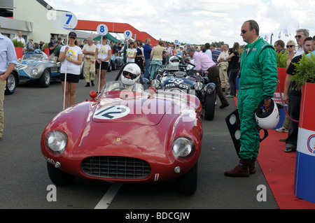 1954 Ferrari 750 Monza auto sportiva nel paddock di Silverstone evento classico, 2009 Foto Stock