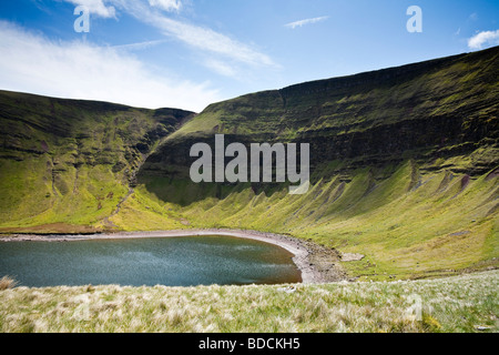 Llyn y Fan Fach e Bannau Sir Gaer Brecon Beacons Galles Foto Stock