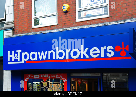 Il segno anteriore di un negozio pawnbrokers in st.helens, lancashire, Regno Unito Foto Stock