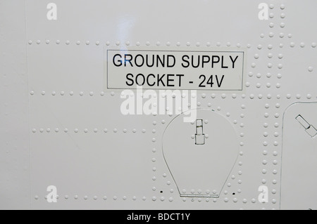 24V massa presa di alimentazione sul lato di un aereo Foto Stock