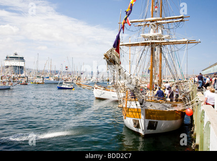 Porto di occupato la scena durante il 2009 di Legno Australiano Boat Festival. Hobart Tasmania Australia Foto Stock