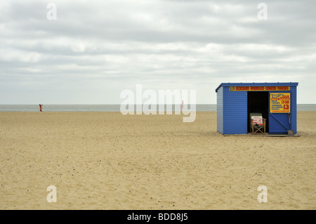 Spiaggia accessori per noleggio su Pleasure Beach Great Yarmouth NORFOLK REGNO UNITO Foto Stock