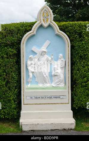 Ottava Stazione della Croce, Knock Basilica, Irlanda: Gesù incontra le figlie di Gerusalemme Foto Stock