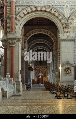 All'interno della cattedrale di Amiens Foto Stock