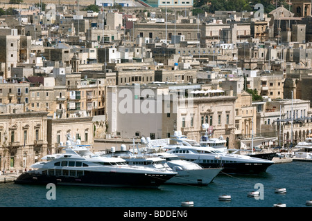 Grandi yacht in marina, le tre città, Malta Foto Stock