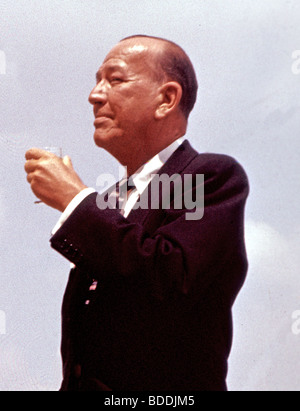 NOEL COWARD attore inglese e drammaturgo circa 1960 Foto Stock