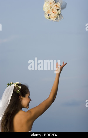 Bella coppia Giovane avente matrimonio sulla spiaggia Foto Stock