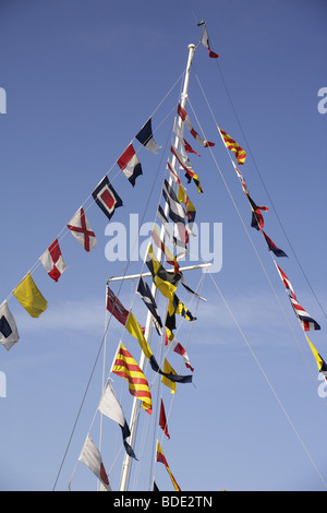 Regata pennone blue sky pennant, banner symbolbanderole bannerol burgee colori emblema ensign gonfalone, jack standard pennon Foto Stock