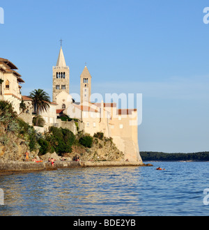 Campanili (campanili) della Cattedrale di Santa Maria e Sant'Andrea Chiesa in Kaldanac quarto della Città di Rab, Croazia Foto Stock