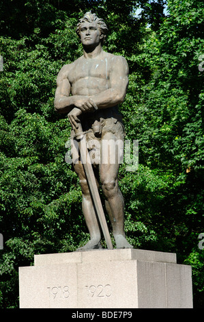 Tartu Statua della Libertà commemora gli eroi caduti in guerra di Indipendenza (1918-1920) Estonia Paesi Baltici Europa Foto Stock