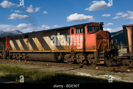 Il Canadian National GE C40-8M seduta nel cantiere di Jasper, Alberta, Canada Foto Stock