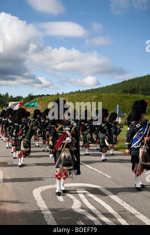 Lonach con la sua unica marzo del clansmen intorno Donside superiore, Foto Stock