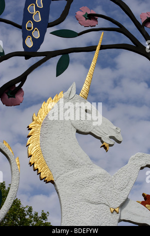 Unicorn nella Queen Elizabeth Gates Hyde Park Londra REGNO UNITO Foto Stock