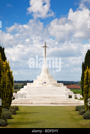 Croce di sacrificio a Tyne Cot cimitero, WW1 Commonwealth cimitero militare Passchendaele, Fiandre, in Belgio, Europa Foto Stock