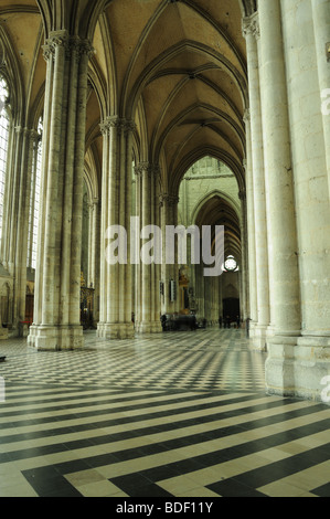 All'interno della cattedrale di Amiens, Francia Foto Stock