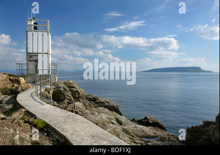 Punto di Sleat Faro e isola di Canna, Isola di Skye in Scozia. Foto Stock