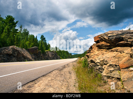 Autostrada 60 in Algonquin Provincial Park, Ontario, Canada Foto Stock