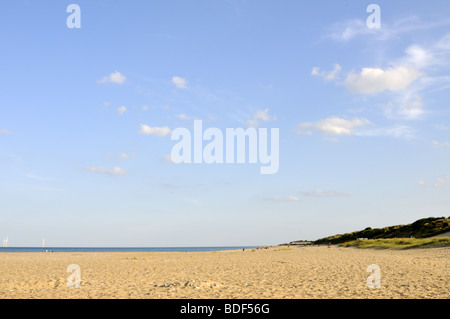 Spiaggia di sabbia dal Mare del Nord a Caister-on-Sea, Norfolk, Regno Unito. Foto Stock