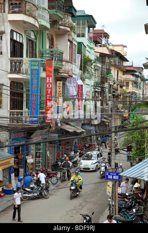Una scena di strada ad Hanoi, in Vietnam del Nord Foto Stock