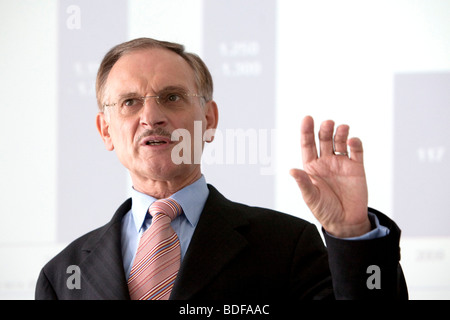 Guenter von Au, sedia executive del Sued-Chemie AG, durante la conferenza stampa sul bilancio del 02.04.2009 in Foto Stock