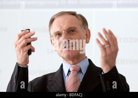 Guenter von Au, sedia executive del Sued-Chemie AG, durante la conferenza stampa sul bilancio del 02.04.2009 in Foto Stock